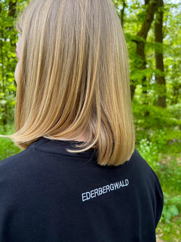 tree-shirt minimal schwarz, nachhaltige Mode, Ederbergwald,